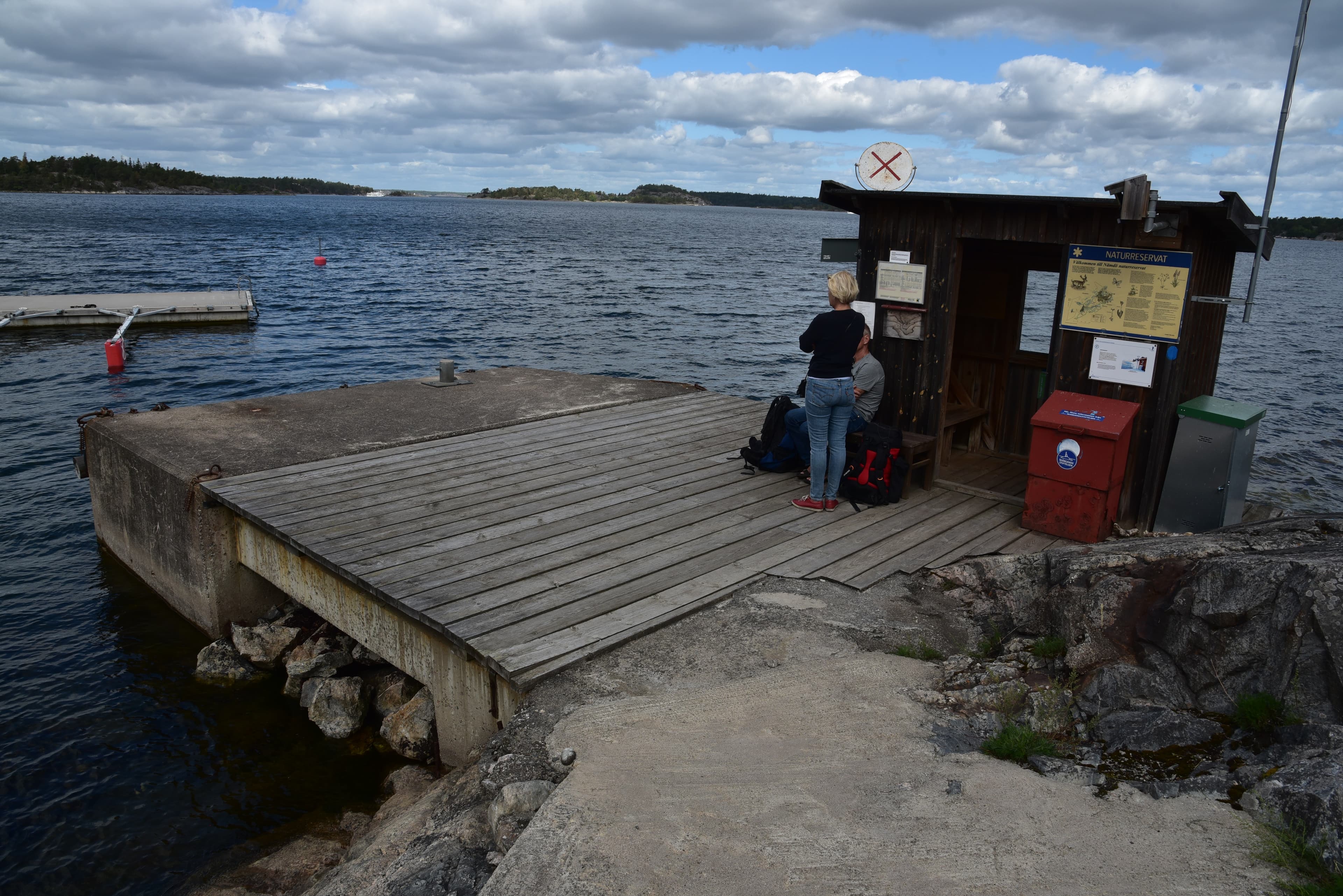 Vy från Nämdö Böte brygga över vattnet.